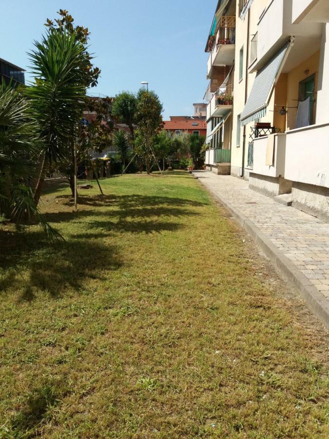 Casa Vacanze Lida مارينا دي كارّارا المظهر الخارجي الصورة