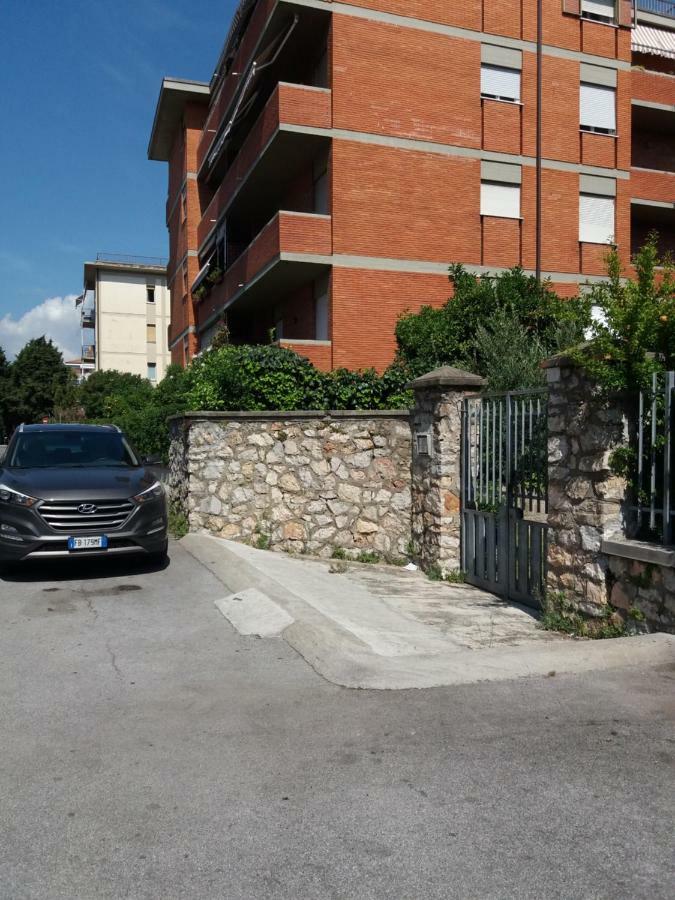 Casa Vacanze Lida مارينا دي كارّارا المظهر الخارجي الصورة